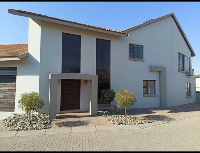 5 BEDROOM HOUSE FOR SALE IN MISTY BAY